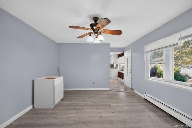 3 Hickory Place, Bay Shore, NY 11706