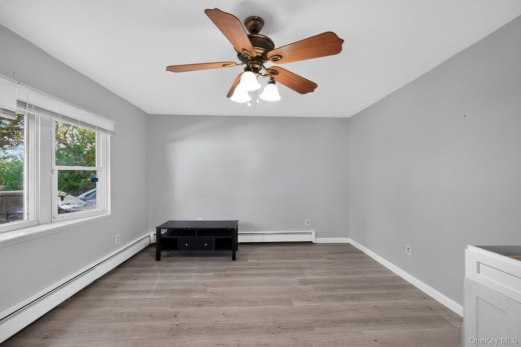 3 Hickory Place, Bay Shore, NY 11706 — photo 3