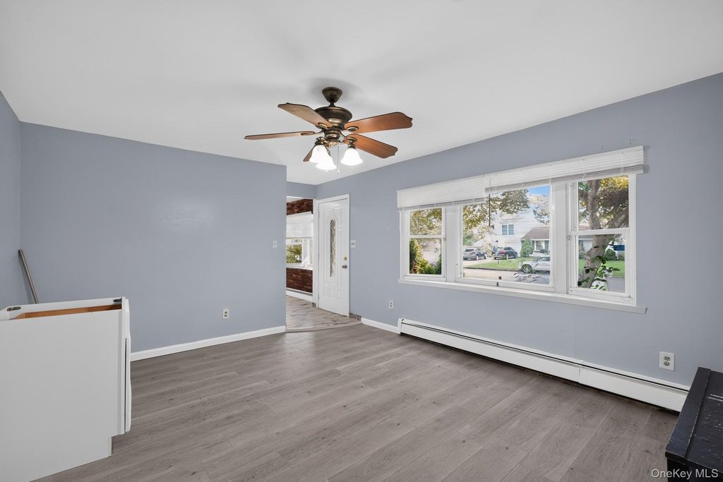 3 Hickory Place, Bay Shore, NY 11706 — photo 4