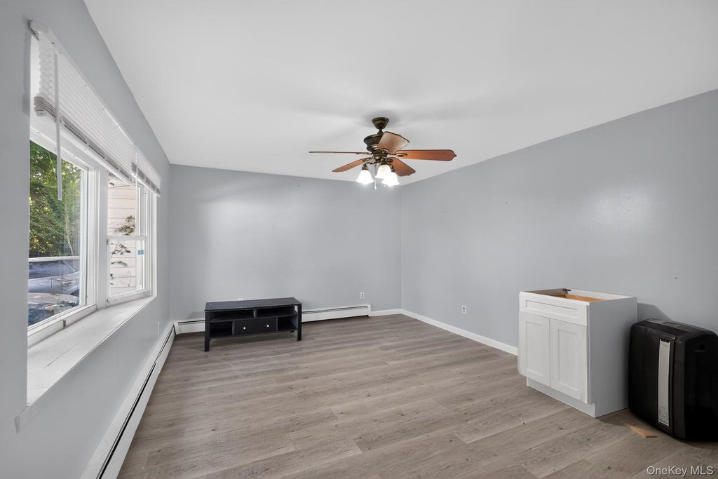 3 Hickory Place, Bay Shore, NY 11706 — photo 5