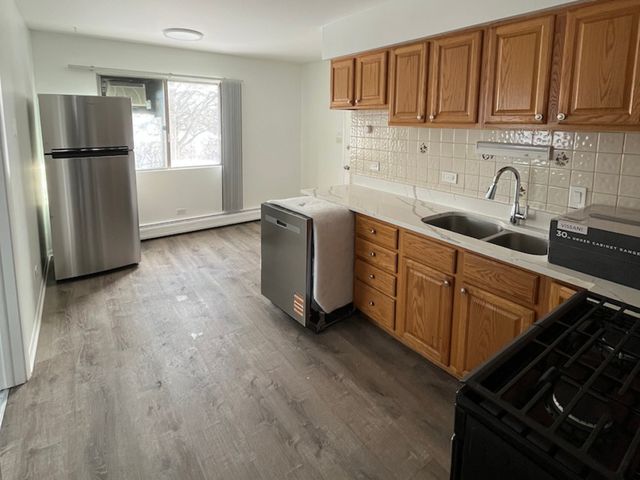 10430 Michael Todd Terrace 1N, Glenview, IL 60025