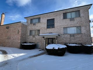 10430 Michael Todd Terrace 1N, Glenview, IL 60025