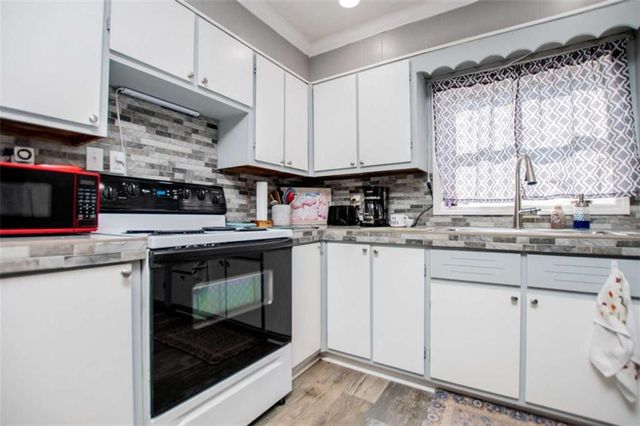 14 Cole Lake Road, Carrollton, GA 30117