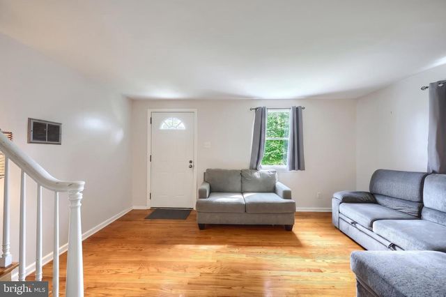 724 VILLAGE RD, York, PA 17404