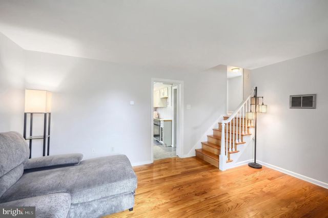 724 VILLAGE RD, York, PA 17404