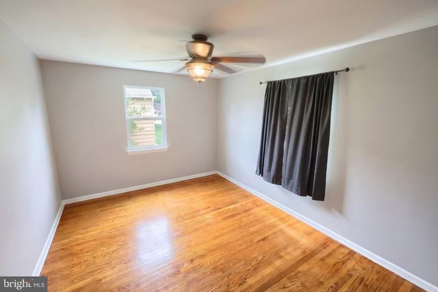 724 VILLAGE RD, York, PA 17404