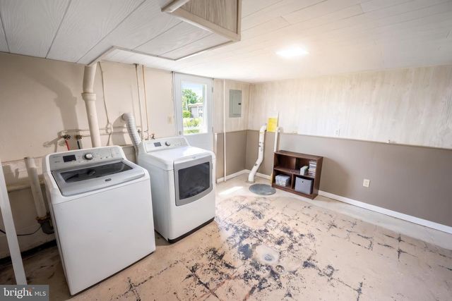 724 VILLAGE RD, York, PA 17404