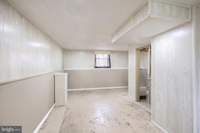 724 VILLAGE RD, York, PA 17404