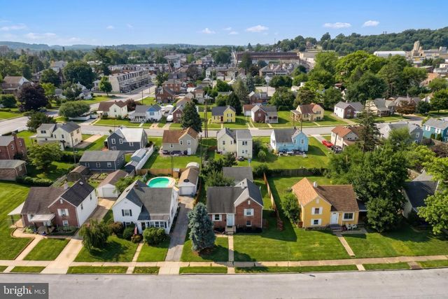 724 VILLAGE RD, York, PA 17404