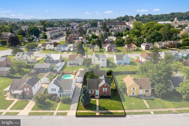 724 VILLAGE RD, York, PA 17404