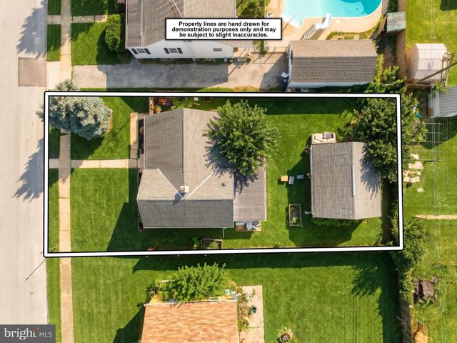 724 VILLAGE RD, York, PA 17404