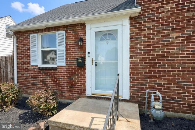 724 VILLAGE RD, York, PA 17404