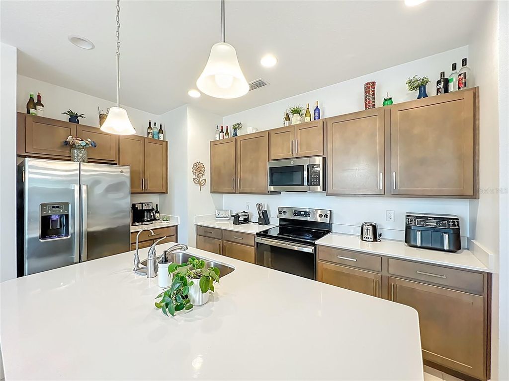 Image 11 of property listing at 1371 CAPTIVA COVE, Sanford, FL 32771