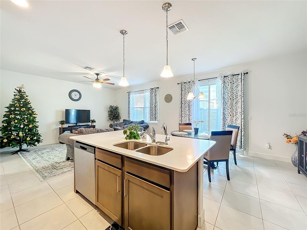 Image 12 of property listing at 1371 CAPTIVA COVE, Sanford, FL 32771