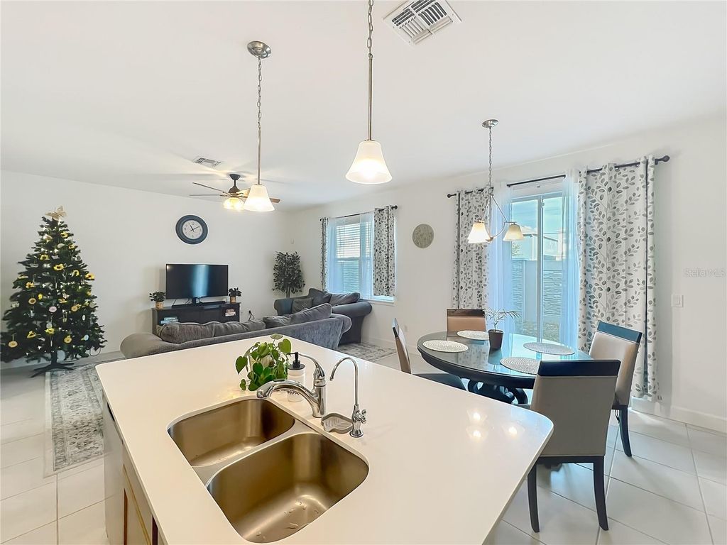 Image 13 of property listing at 1371 CAPTIVA COVE, Sanford, FL 32771