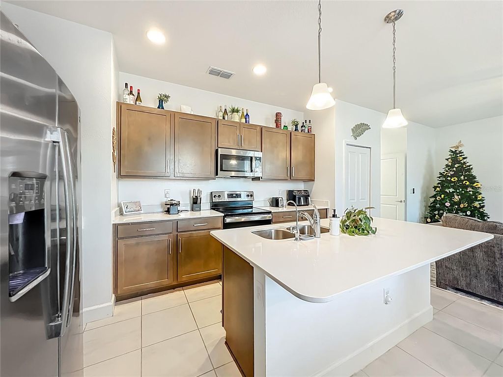 Image 15 of property listing at 1371 CAPTIVA COVE, Sanford, FL 32771