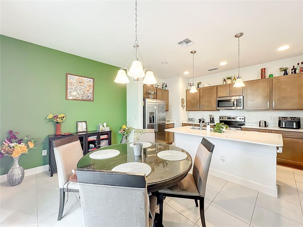 Image 17 of property listing at 1371 CAPTIVA COVE, Sanford, FL 32771