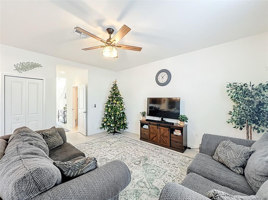 Image 9 of property listing at 1371 CAPTIVA COVE, Sanford, FL 32771