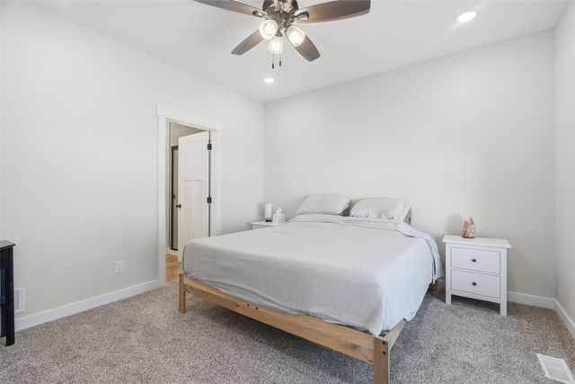 344 Worthington Court, Hiawatha, IA 52233