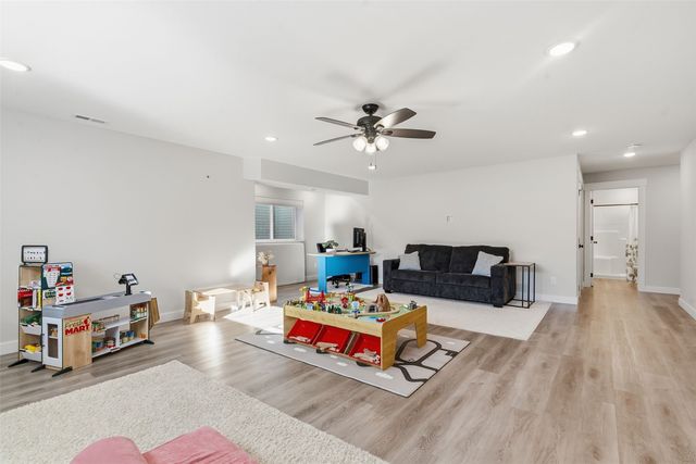 344 Worthington Court, Hiawatha, IA 52233