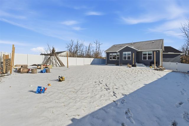 344 Worthington Court, Hiawatha, IA 52233