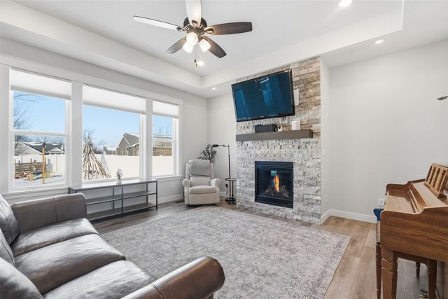 344 Worthington Court, Hiawatha, IA 52233