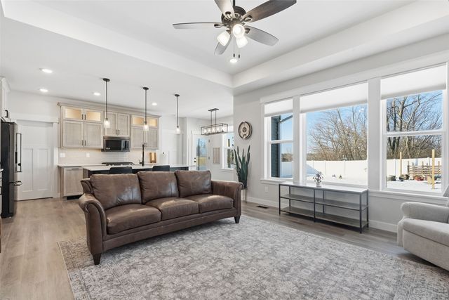 344 Worthington Court, Hiawatha, IA 52233