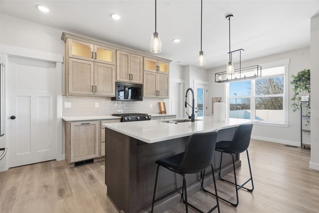 344 Worthington Court, Hiawatha, IA 52233