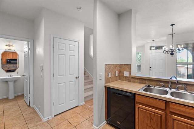 565 Legends Drive, Lewisville, TX 75057