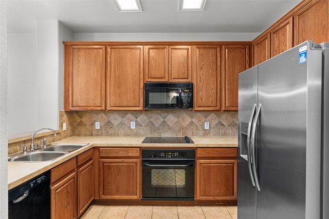 565 Legends Drive, Lewisville, TX 75057