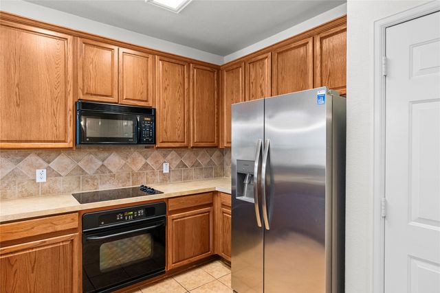 565 Legends Drive, Lewisville, TX 75057