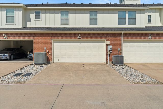565 Legends Drive, Lewisville, TX 75057