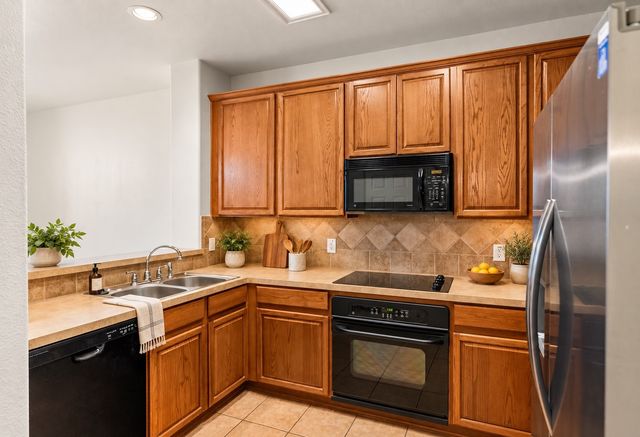 565 Legends Drive, Lewisville, TX 75057