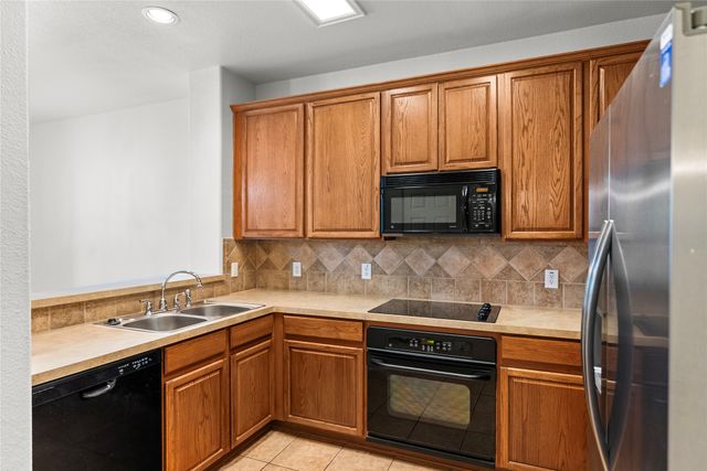 565 Legends Drive, Lewisville, TX 75057