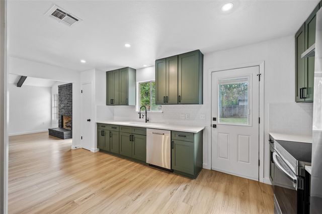 2207 Southern Oaks DR, Austin, TX 78745