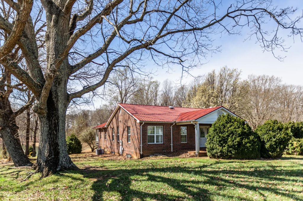 Image 5 of property listing at 1783 Prince Edward Highway, Pamplin, VA 23958