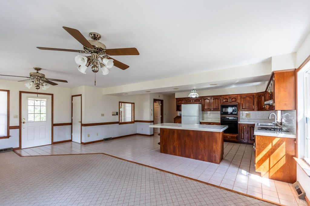 Image 9 of property listing at 1783 Prince Edward Highway, Pamplin, VA 23958
