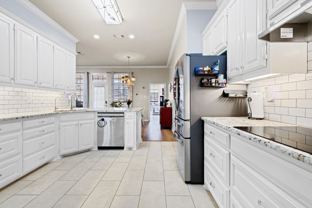 300 Mill Run Dr, Longview, TX 75604