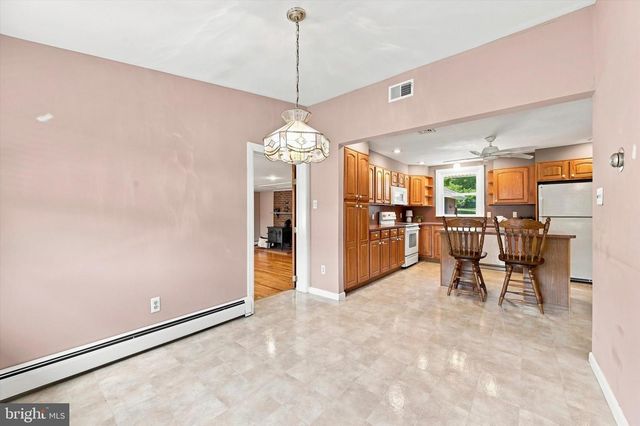 331 VALLEY RD, Media, PA 19063
