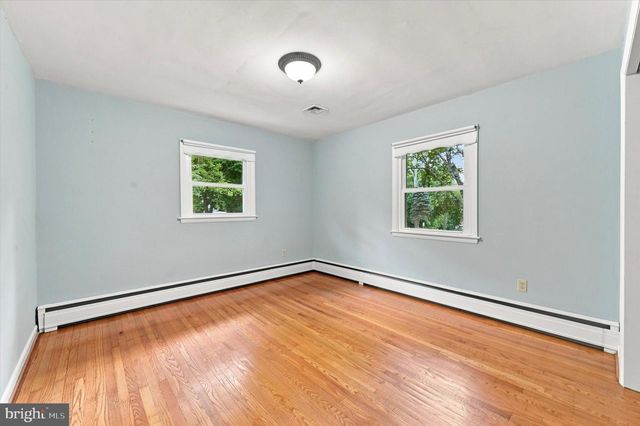 331 VALLEY RD, Media, PA 19063