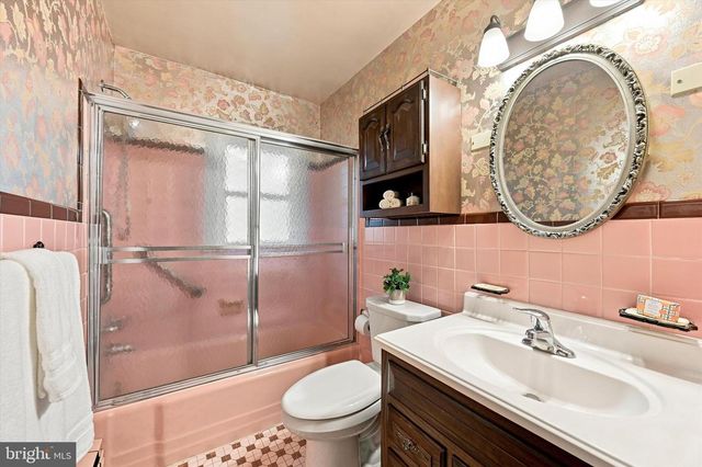 331 VALLEY RD, Media, PA 19063