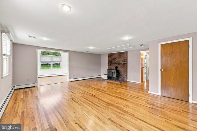 331 VALLEY RD, Media, PA 19063