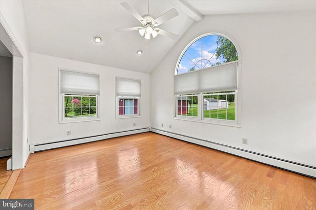 331 VALLEY RD, Media, PA 19063
