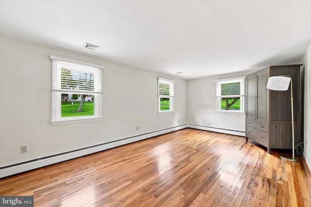 331 VALLEY RD, Media, PA 19063