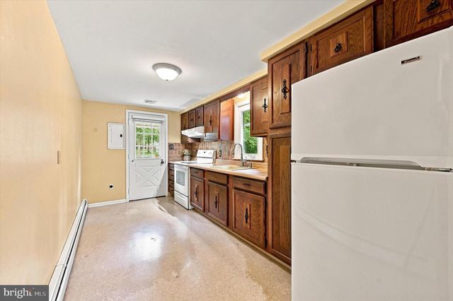 331 VALLEY RD, Media, PA 19063