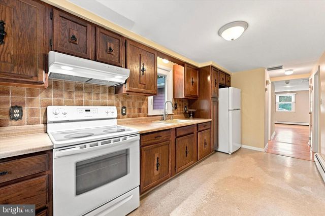 331 VALLEY RD, Media, PA 19063