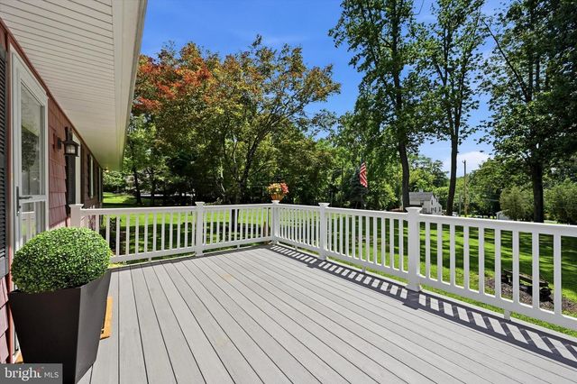 331 VALLEY RD, Media, PA 19063