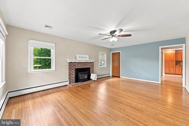 331 VALLEY RD, Media, PA 19063