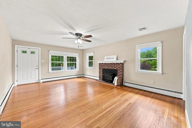 331 VALLEY RD, Media, PA 19063