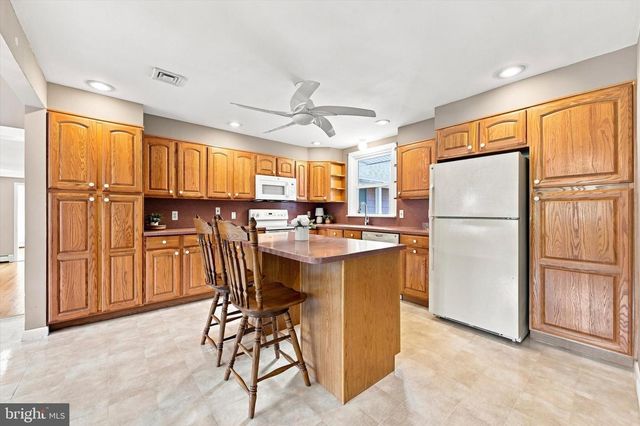 331 VALLEY RD, Media, PA 19063